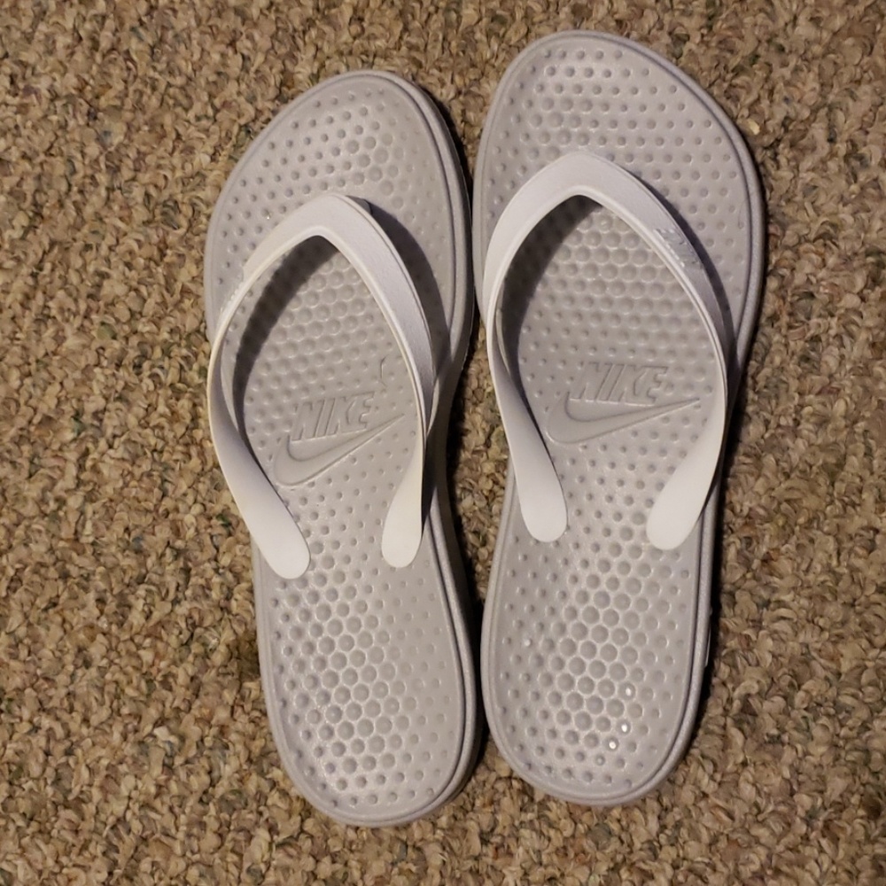 Women Nike Flip Flops Size 10